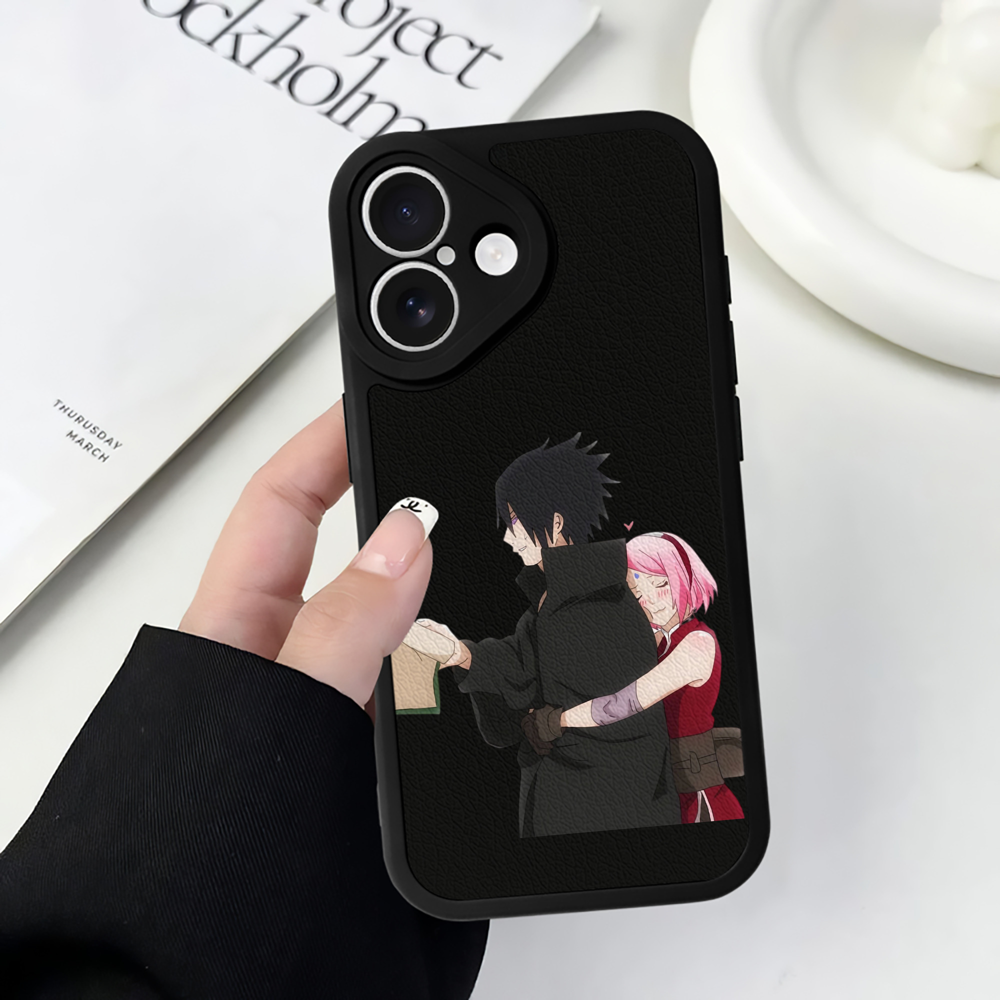 （画像用） NARUTO -ナルト- うちは サスケ Uchiha Sasuke 【iPhone 16シリーズ対応】シリコンスマホケース（レザー調） 材質：シリコン